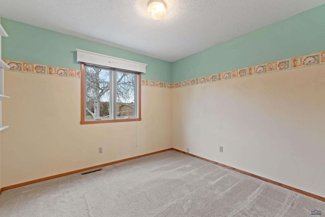 3804 PARKRIDGE DR, Rapid City, SD 57702