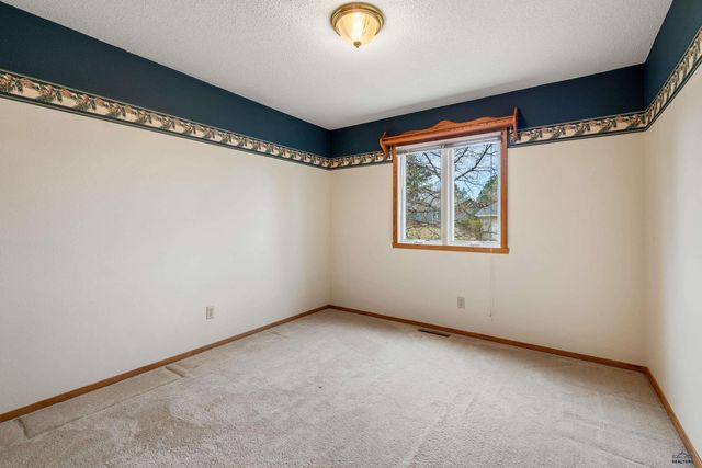 3804 PARKRIDGE DR, Rapid City, SD 57702