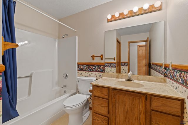 3804 PARKRIDGE DR, Rapid City, SD 57702
