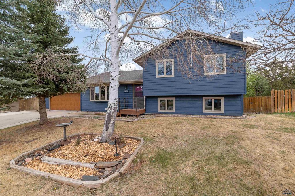 3804 PARKRIDGE DR, Rapid City, SD 57702