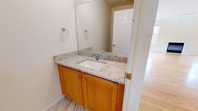 2890 Barclay Way, Ann Arbor, MI 48105