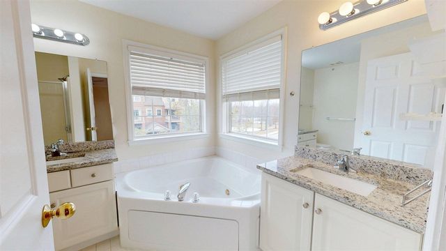 2890 Barclay Way, Ann Arbor, MI 48105