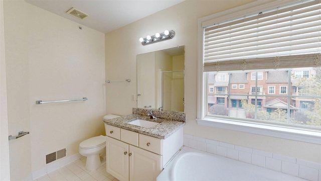 2890 Barclay Way, Ann Arbor, MI 48105