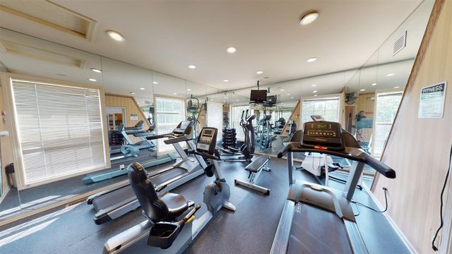 2890 Barclay Way, Ann Arbor, MI 48105