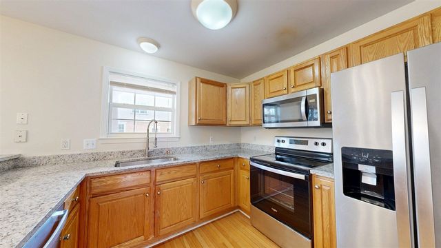 2890 Barclay Way, Ann Arbor, MI 48105