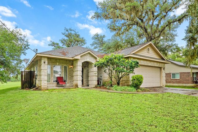 351 Cattle Drive Trail, Angleton, TX 77515