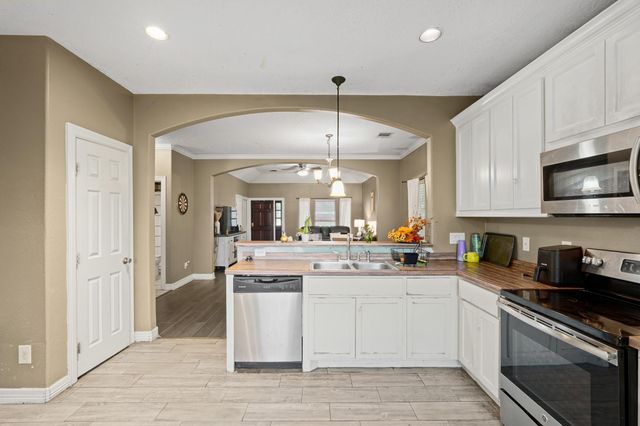 351 Cattle Drive Trail, Angleton, TX 77515