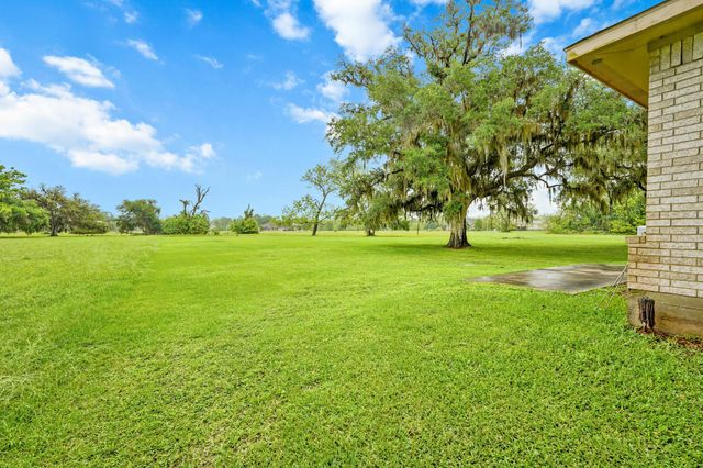 351 Cattle Drive Trail, Angleton, TX 77515