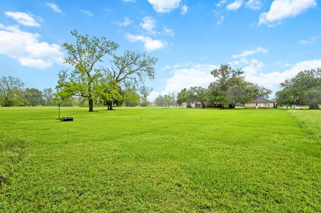 351 Cattle Drive Trail, Angleton, TX 77515