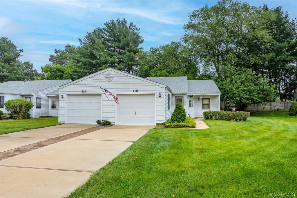 118 Knolls Drive, Stony Brook, NY 11790 — photo 2