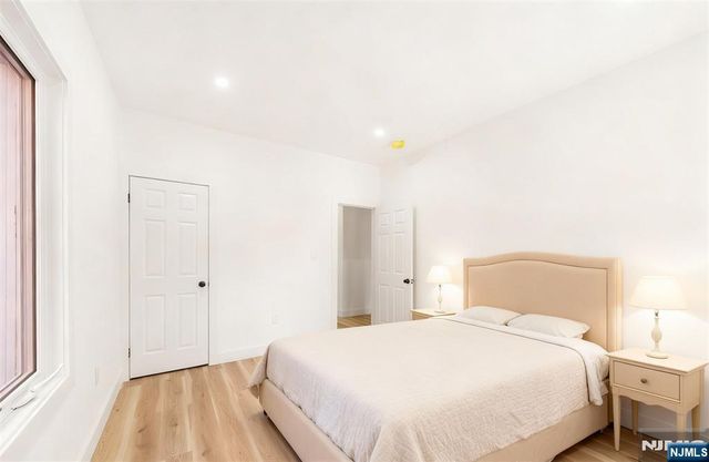 189 Oraton Parkway, East Orange, NJ 07017