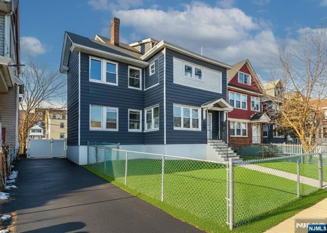 189 Oraton Parkway, East Orange, NJ 07017