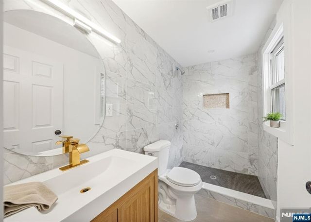 189 Oraton Parkway, East Orange, NJ 07017