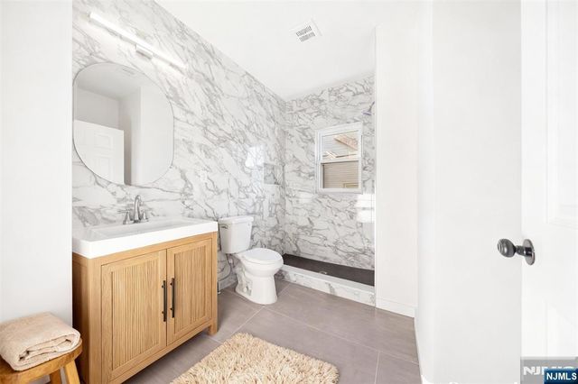 189 Oraton Parkway, East Orange, NJ 07017