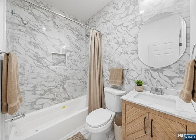 189 Oraton Parkway, East Orange, NJ 07017