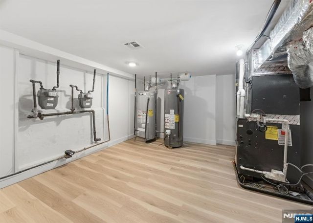 189 Oraton Parkway, East Orange, NJ 07017