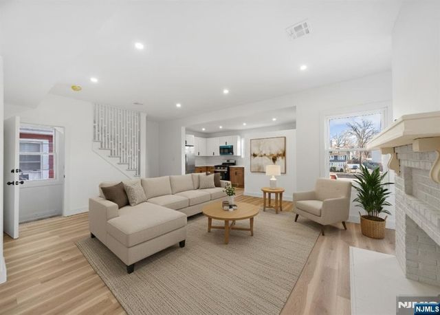 189 Oraton Parkway, East Orange, NJ 07017