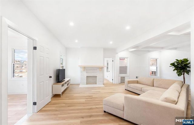 189 Oraton Parkway, East Orange, NJ 07017