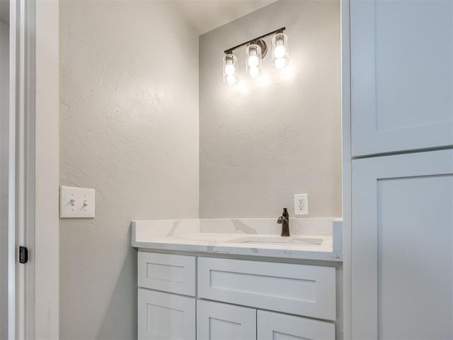11609 Twisted Oak Road, Oklahoma City, OK 73120