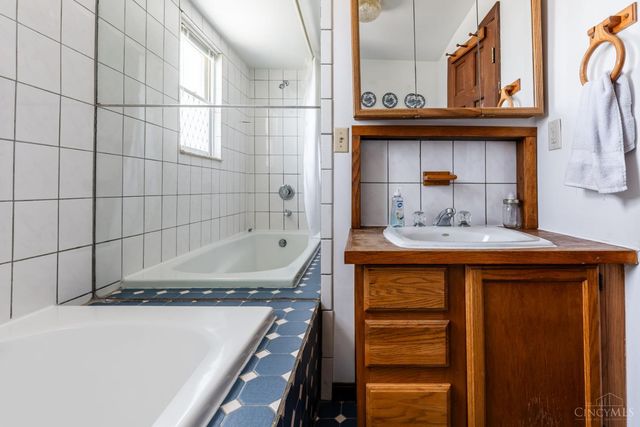 10070 St Rt 132, Pleasant Plain, OH 45162