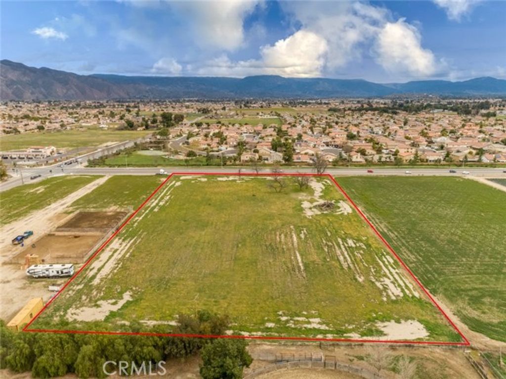 880 S Sanderson Street, San Jacinto, CA 92582