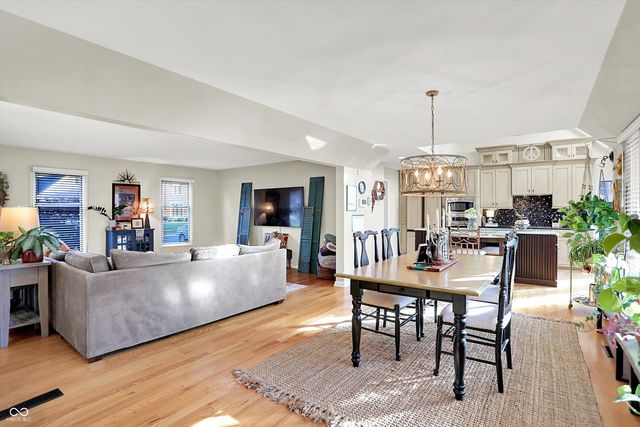 1515 Secretariat Lane, Indianapolis, IN 46217