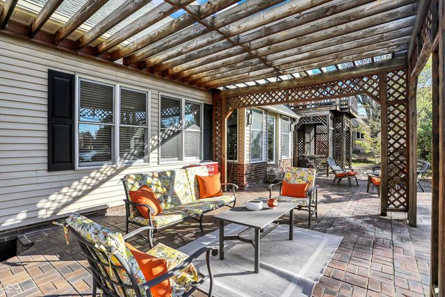 1515 Secretariat Lane, Indianapolis, IN 46217