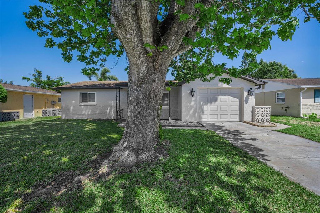 Image 2 of property listing at 1184 CHELSEA LANE, Holiday, FL 34691