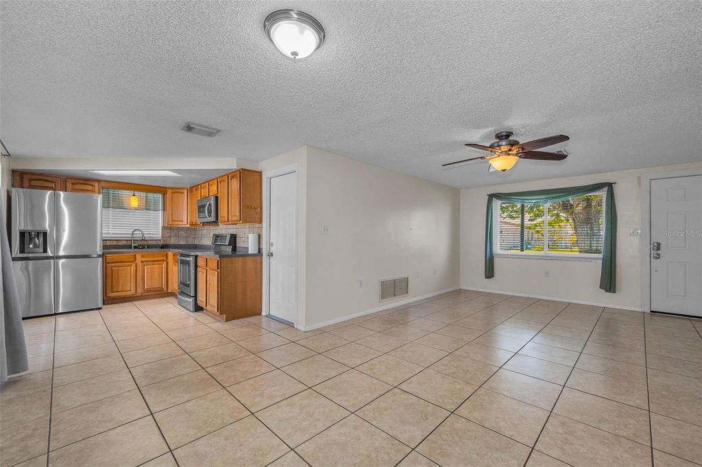 Image 13 of property listing at 1184 CHELSEA LANE, Holiday, FL 34691