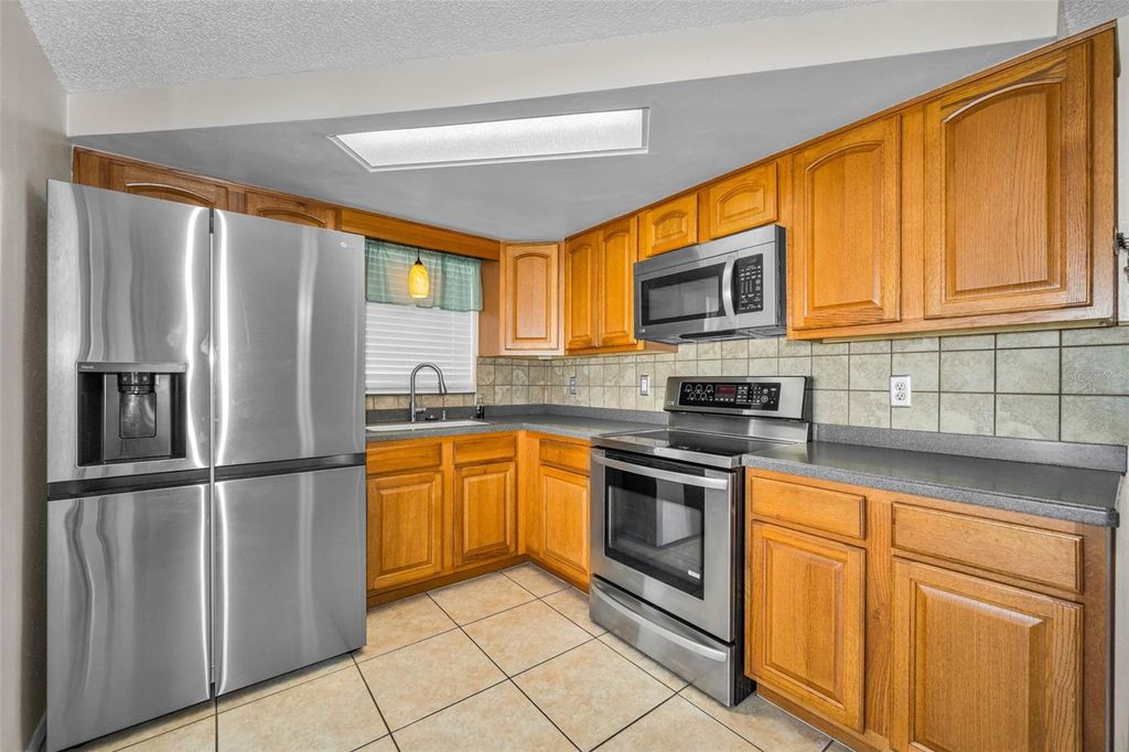 Image 16 of property listing at 1184 CHELSEA LANE, Holiday, FL 34691