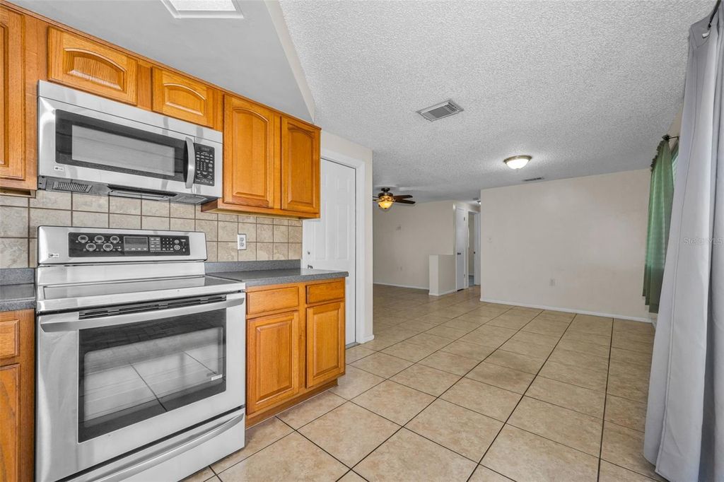 Image 18 of property listing at 1184 CHELSEA LANE, Holiday, FL 34691