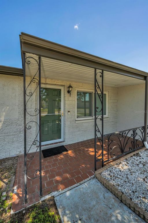 Image 6 of property listing at 1184 CHELSEA LANE, Holiday, FL 34691