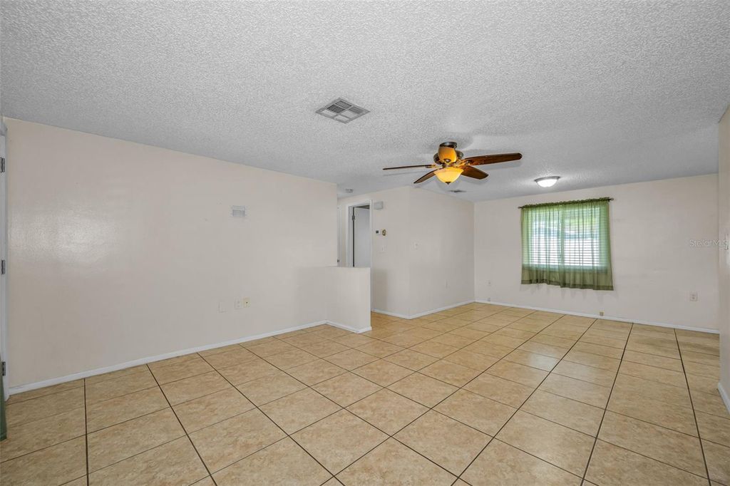 Image 8 of property listing at 1184 CHELSEA LANE, Holiday, FL 34691