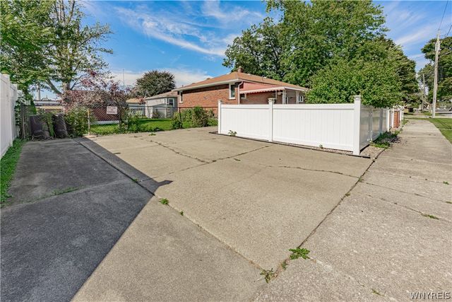 6113 Kies Avenue, Niagara Falls, NY 14304
