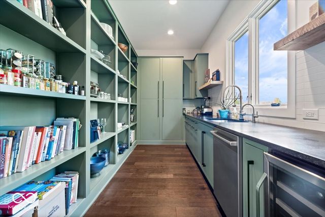 10773 Harbor Bay Drive, Fortville, IN 46040
