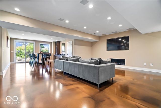 10773 Harbor Bay Drive, Fortville, IN 46040