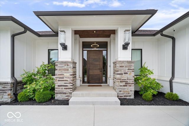 10773 Harbor Bay Drive, Fortville, IN 46040