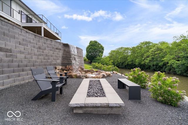10773 Harbor Bay Drive, Fortville, IN 46040