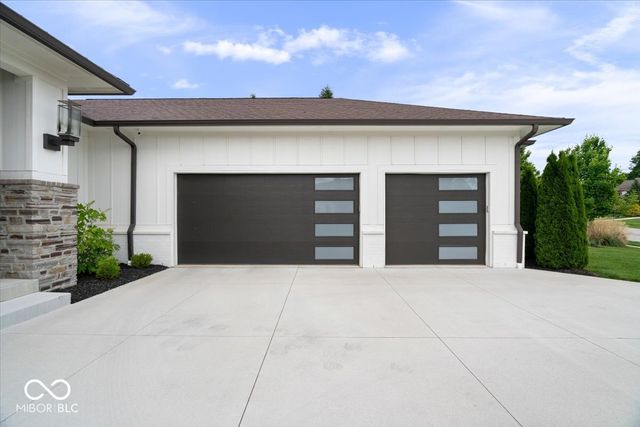 10773 Harbor Bay Drive, Fortville, IN 46040