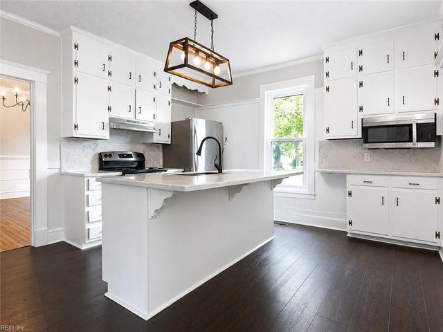498 Romayne DR, Newport News, VA 23602