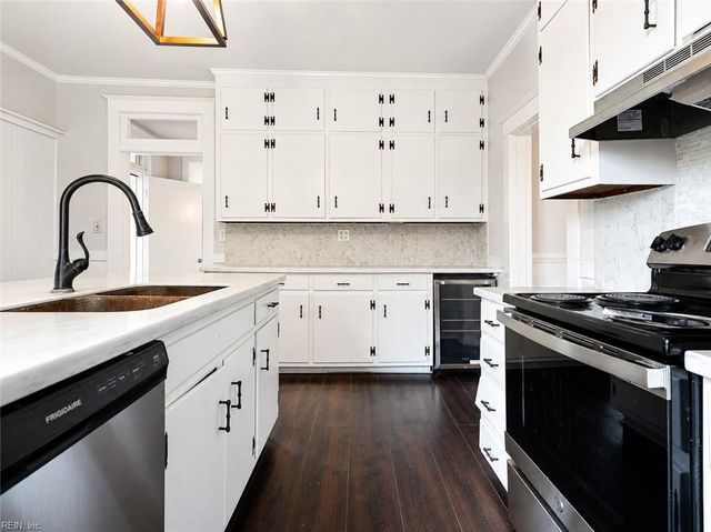 498 Romayne DR, Newport News, VA 23602