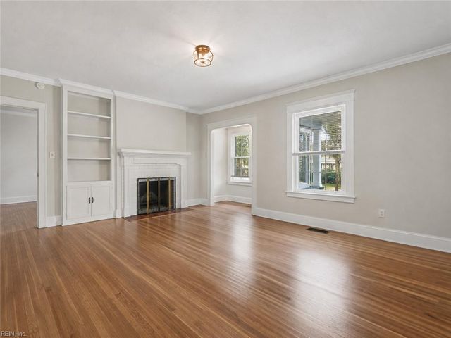 498 Romayne DR, Newport News, VA 23602
