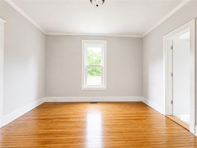 498 Romayne DR, Newport News, VA 23602