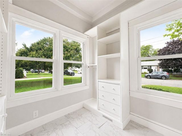 498 Romayne DR, Newport News, VA 23602