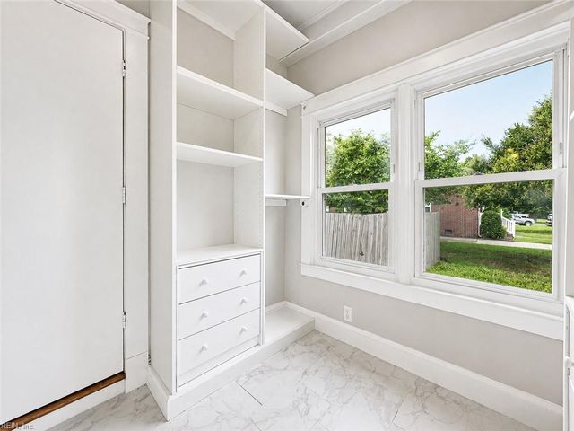 498 Romayne DR, Newport News, VA 23602