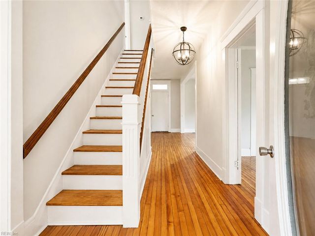 498 Romayne DR, Newport News, VA 23602