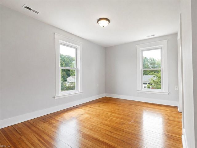 498 Romayne DR, Newport News, VA 23602