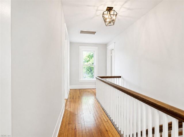 498 Romayne DR, Newport News, VA 23602