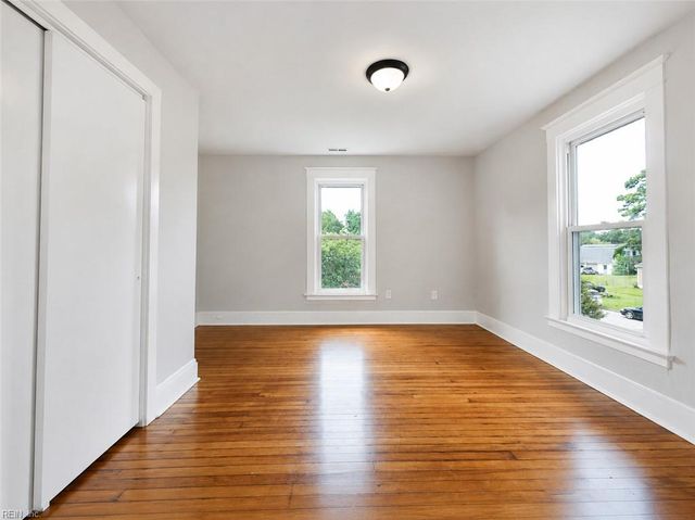 498 Romayne DR, Newport News, VA 23602