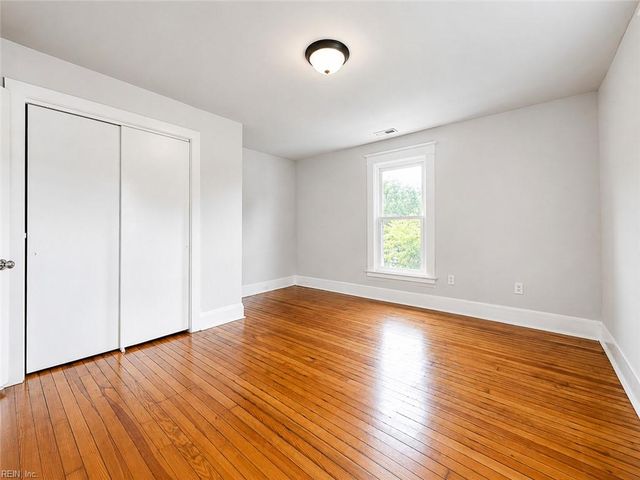 498 Romayne DR, Newport News, VA 23602